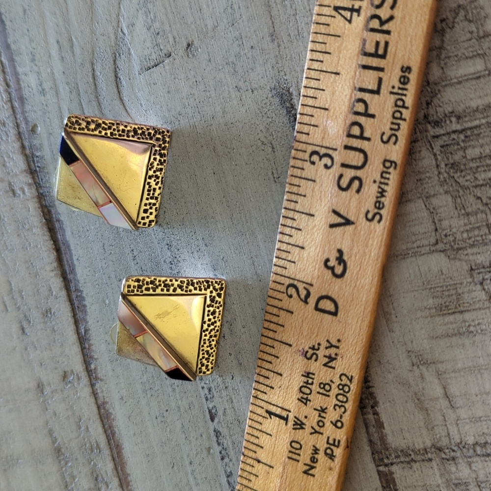 Vintage Native American Mother of Pearl and Lapis Earrings - Picture 5 of 10